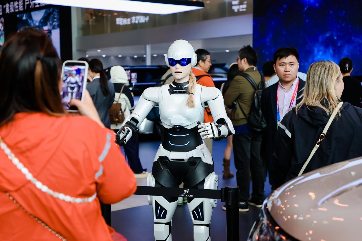 OMODA & JAECOO ra mắt hệ sinh thái robot AiMOGA tại Triển lãm ô tô Bắc ...